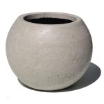 beton küre saksı