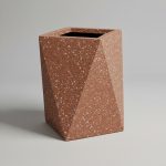 beton-prizma-saksi-kirmizi-renk