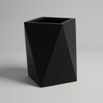 beton-prizma-saksi-siyah-renk