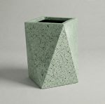 beton-prizma-saksi-yesil-renk